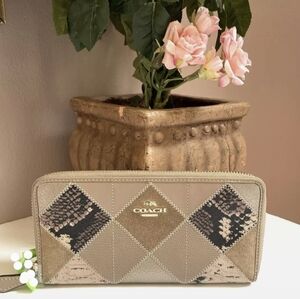 Coach Madison Patchwork suede Leather mix, exotic.Accordion Zip Wallet